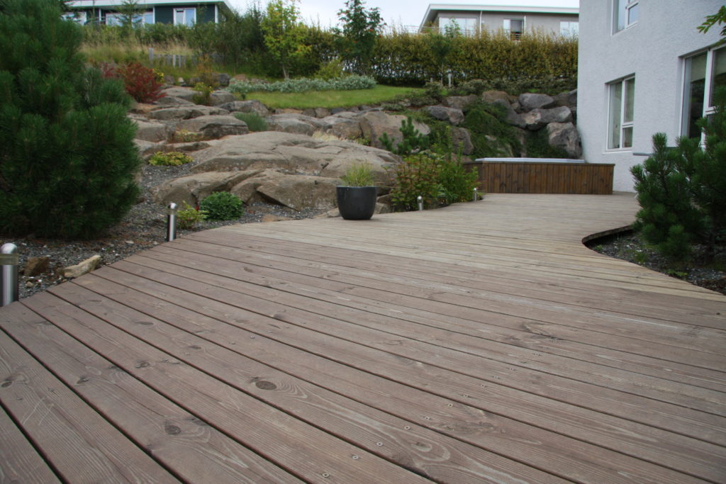 Scandinavian garden with geology on show